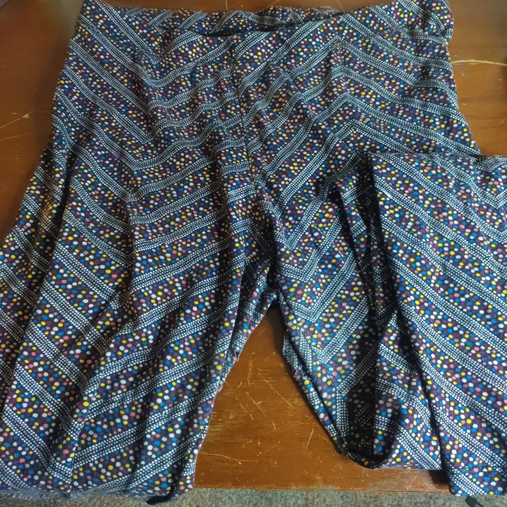Colorful dotted leggings
